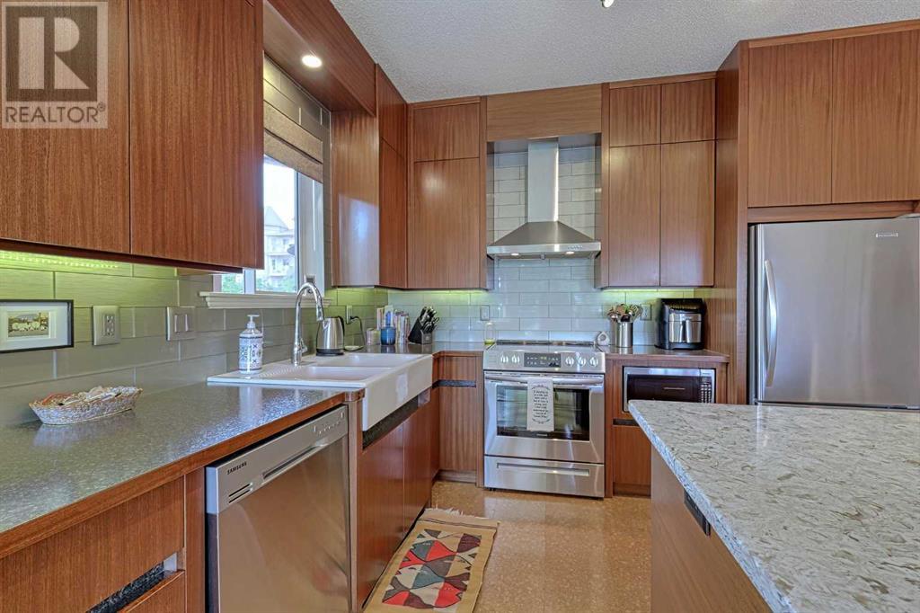Single Family House for Sale in   Lincoln Way SW Lincoln Park Calgary 