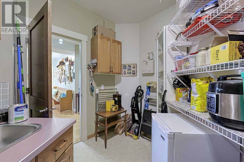 Single Family House for Sale in   Lincoln Way SW Lincoln Park Calgary 