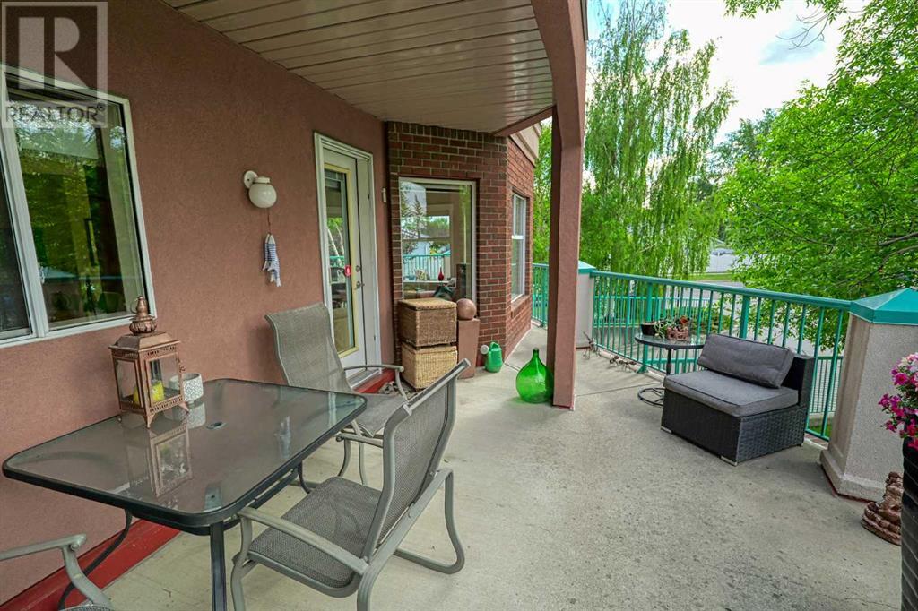 Single Family House for Sale in   Lincoln Way SW Lincoln Park Calgary 