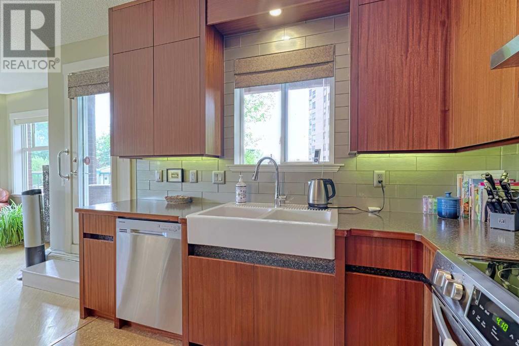 Single Family House for Sale in   Lincoln Way SW Lincoln Park Calgary 