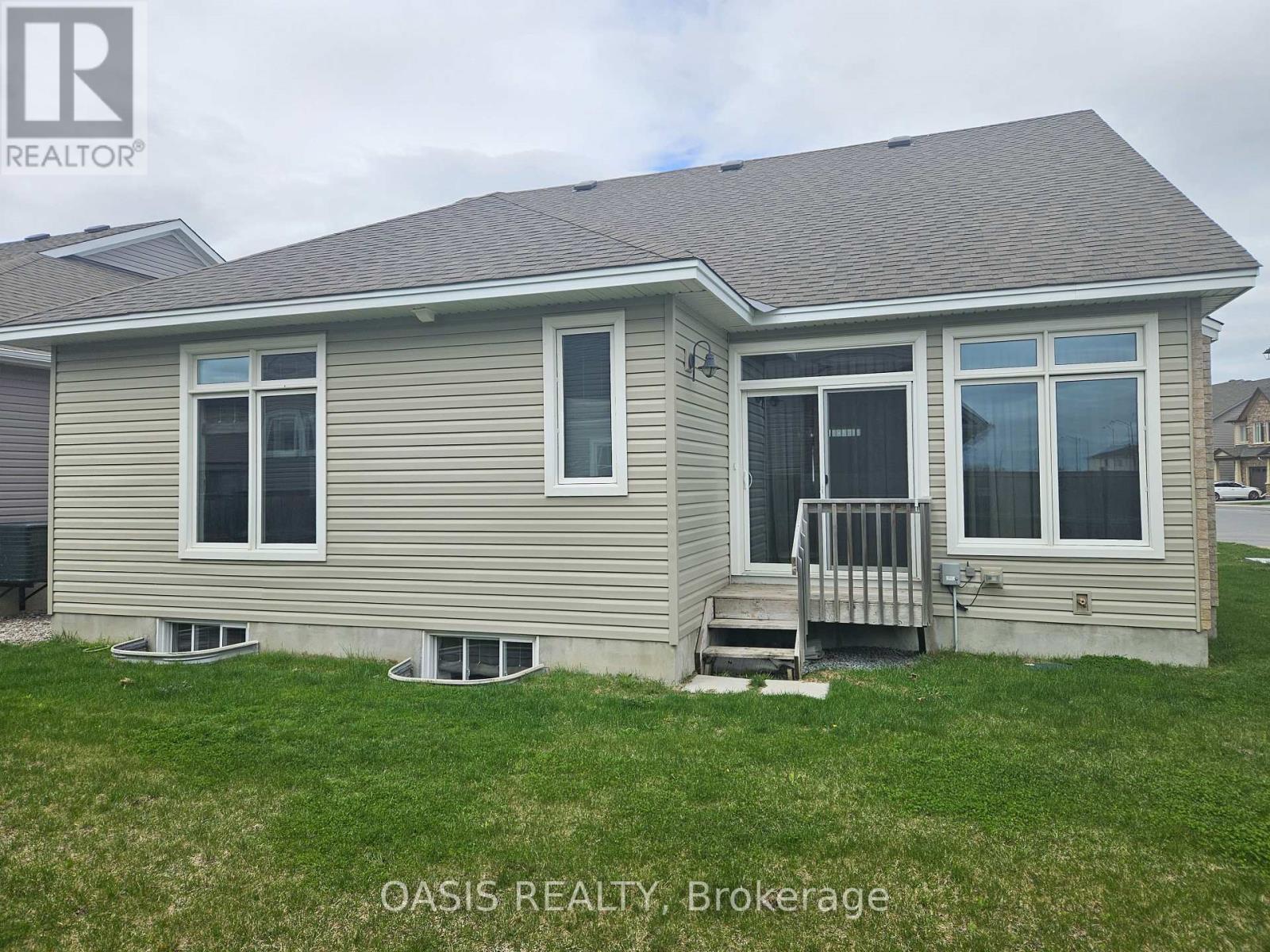 nice southeast facing back yard on corner lot