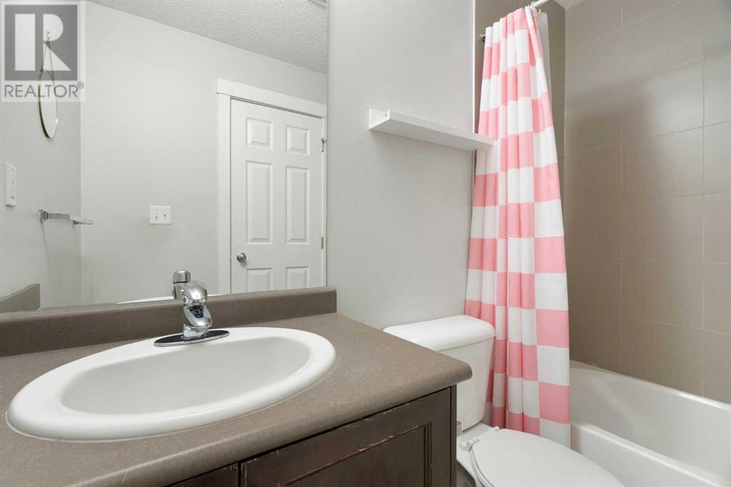 Single Family House Loft for Sale in    Avenue NW Varsity Calgary 
