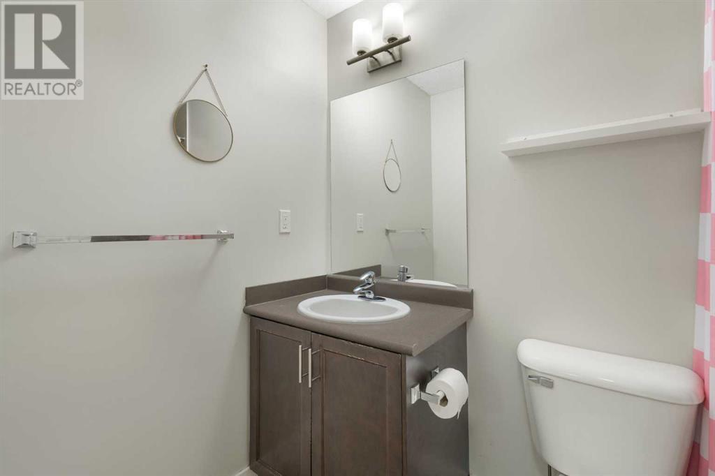 Single Family House Loft for Sale in    Avenue NW Varsity Calgary 