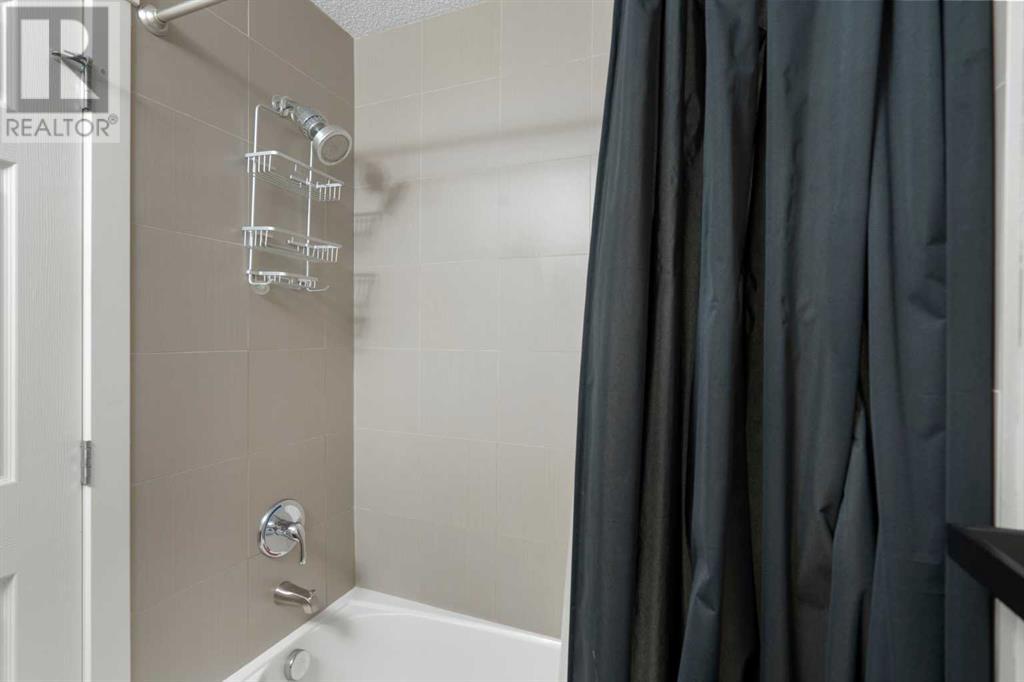 Single Family House Loft for Sale in    Avenue NW Varsity Calgary 