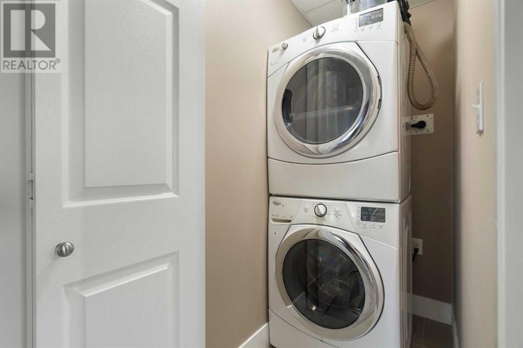 Single Family House Loft for Sale in    Avenue NW Varsity Calgary 
