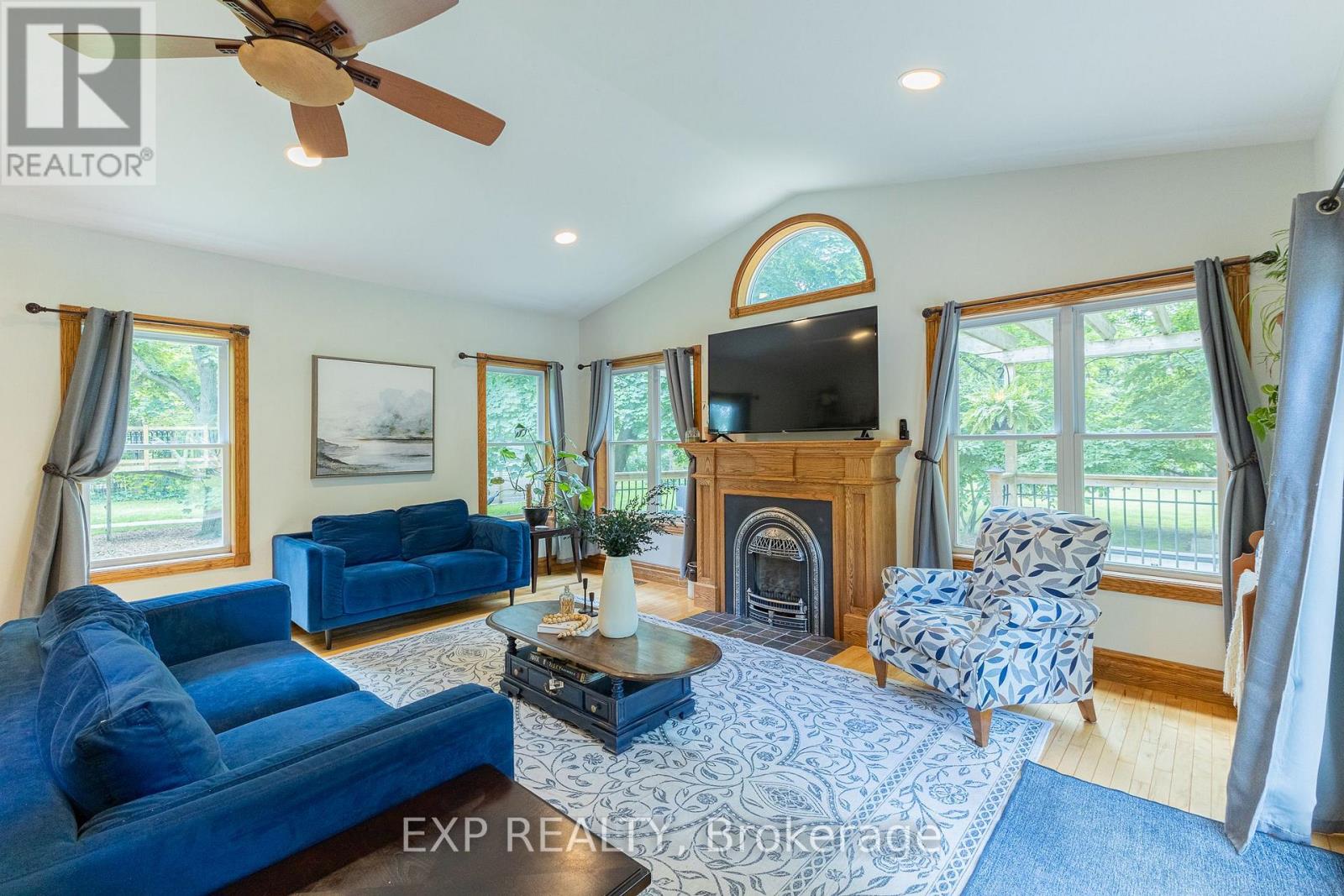 Single Family House for Sale in  HASTINGS STREET North Middlesex (Parkhill) 