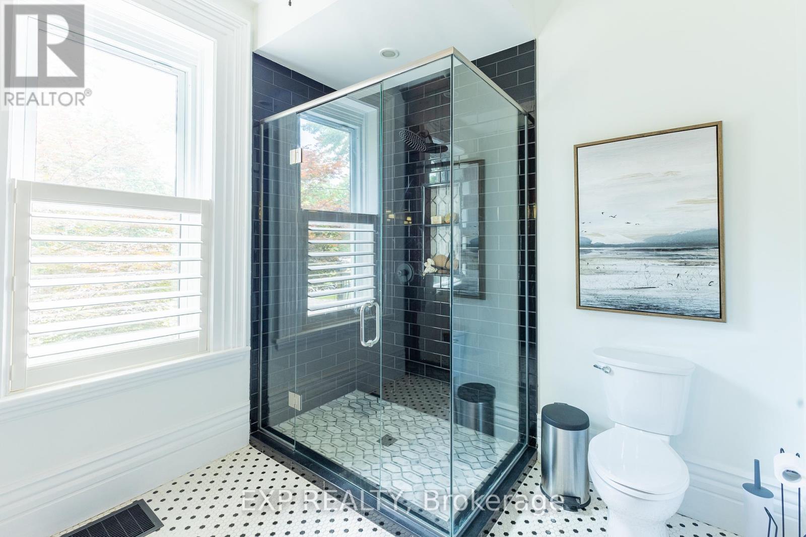 Single Family House for Sale in  HASTINGS STREET North Middlesex (Parkhill) 
