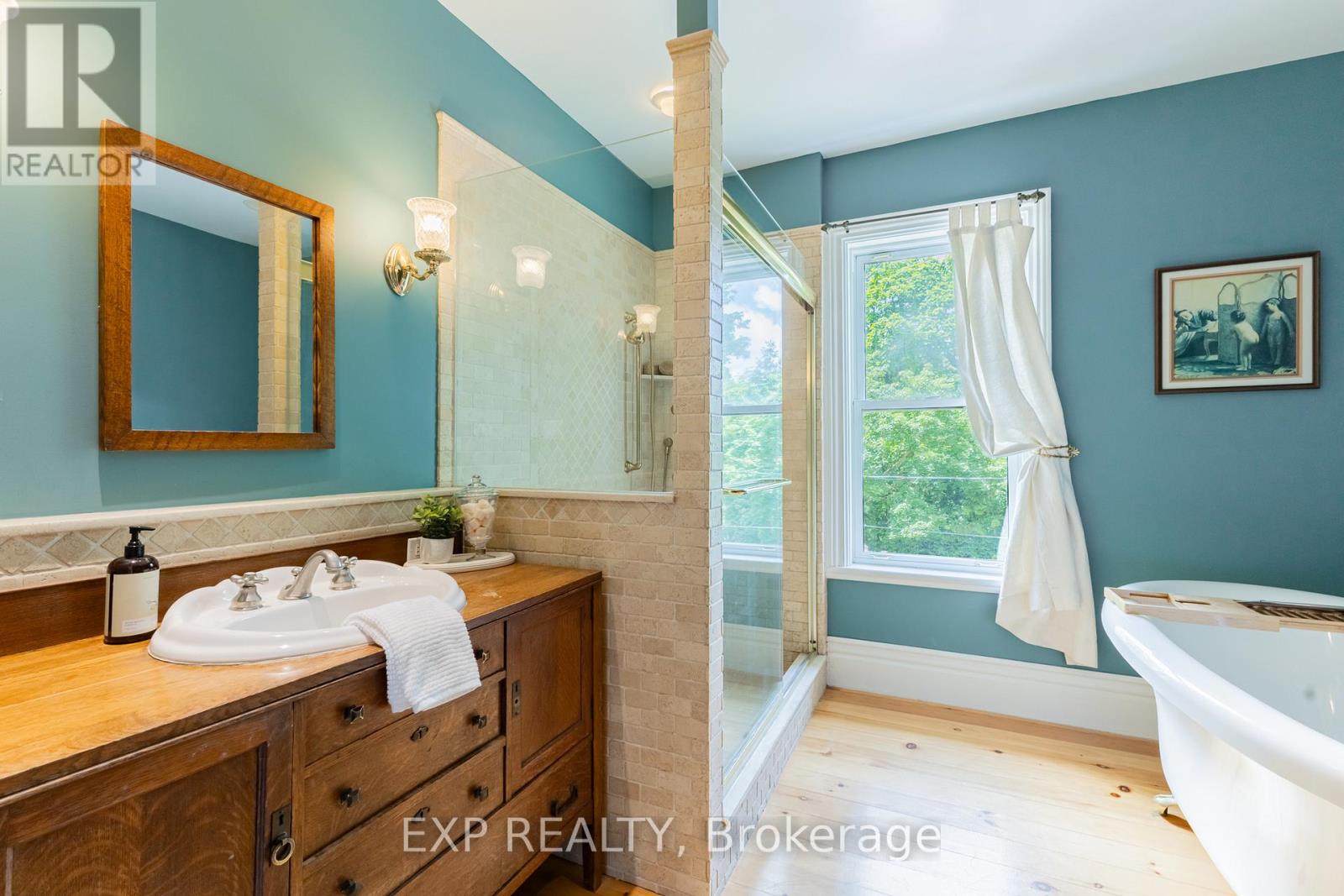 Single Family House for Sale in  HASTINGS STREET North Middlesex (Parkhill) 