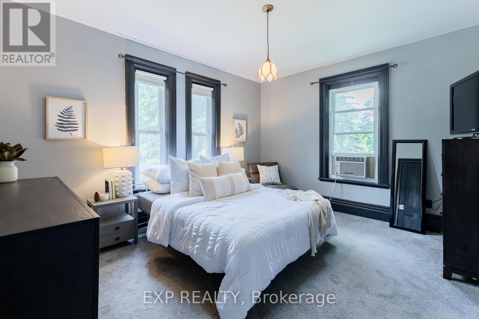 Single Family House for Sale in  HASTINGS STREET North Middlesex (Parkhill) 