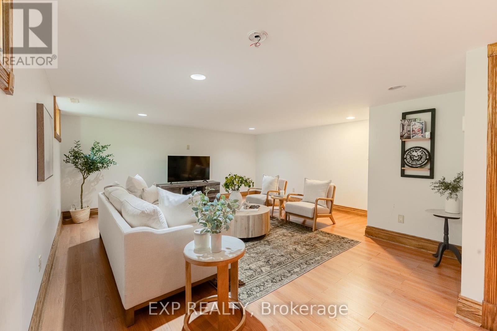 Single Family House for Sale in  HASTINGS STREET North Middlesex (Parkhill) 