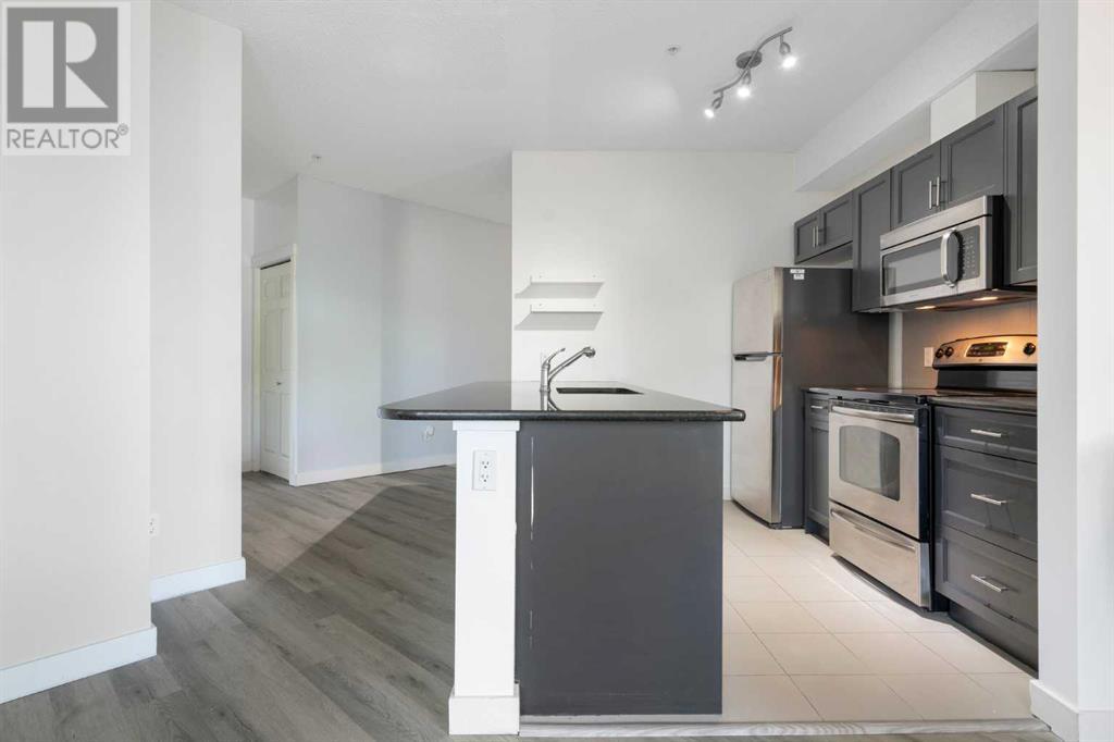 Single Family House Loft for Sale in    Avenue NW Varsity Calgary 