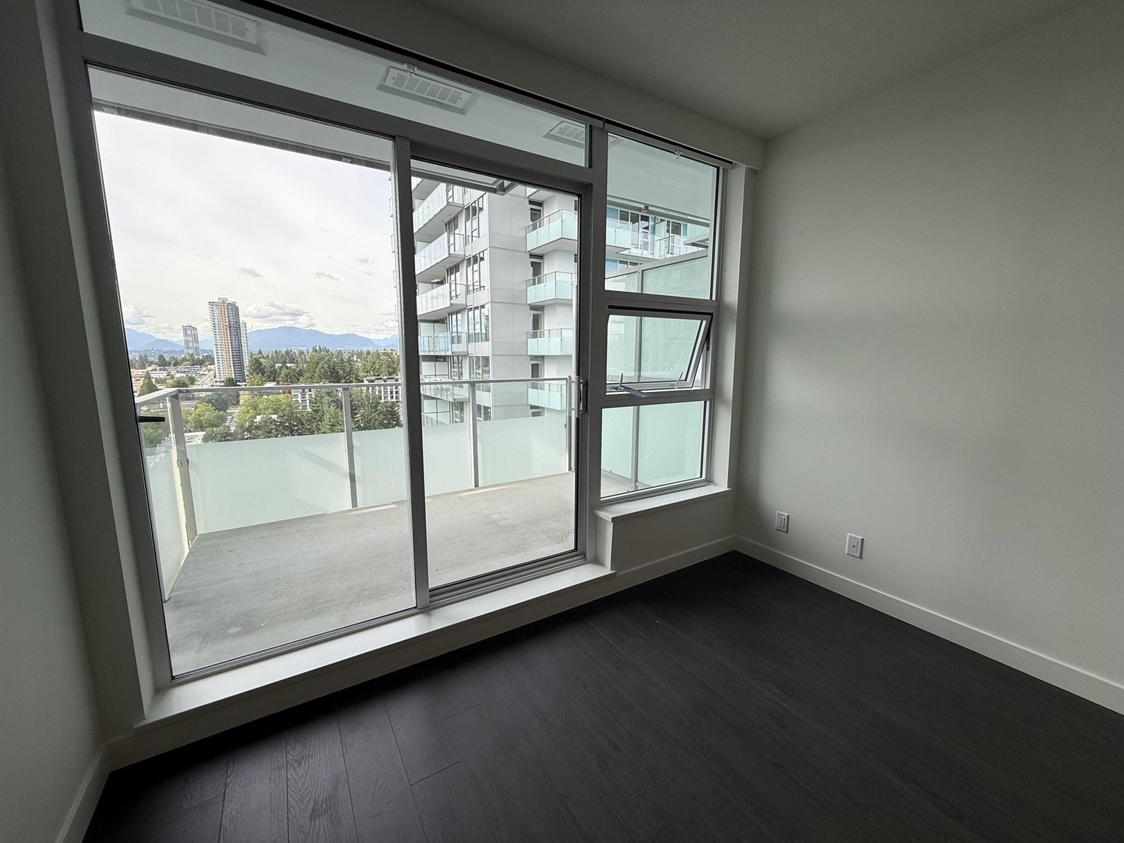Photo 13 of 1610 13768 100th Avenue, Surrey BC