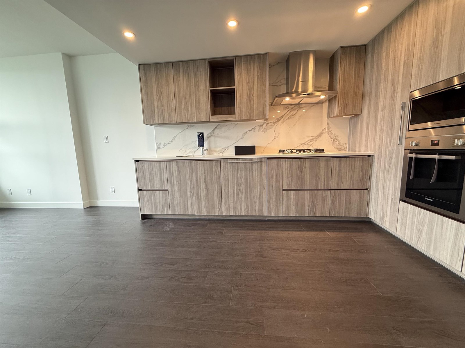 Photo 8 of 1610 13768 100th Avenue, Surrey BC