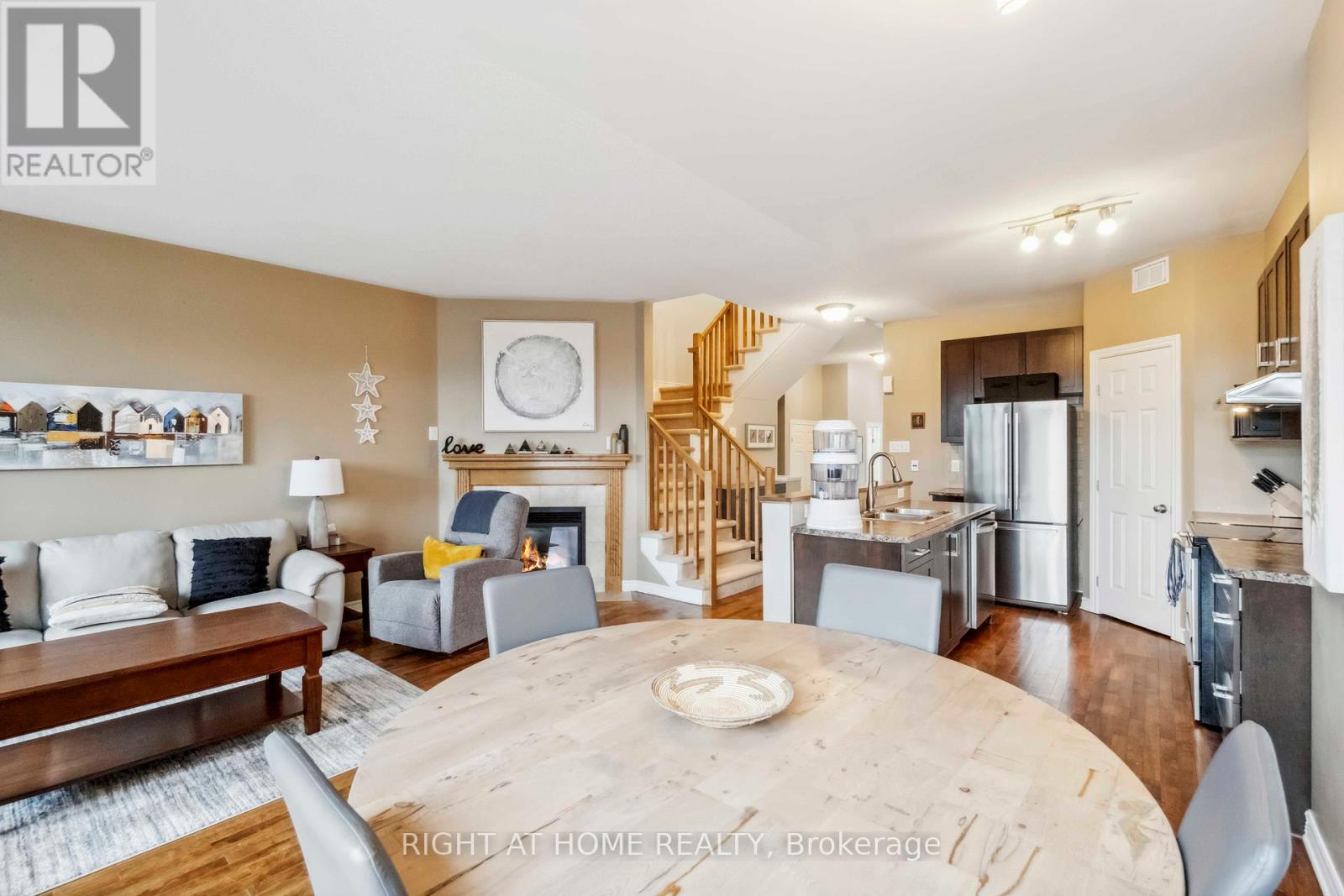 Photo 11 of 163 Mojave Crescent, Ottawa ON