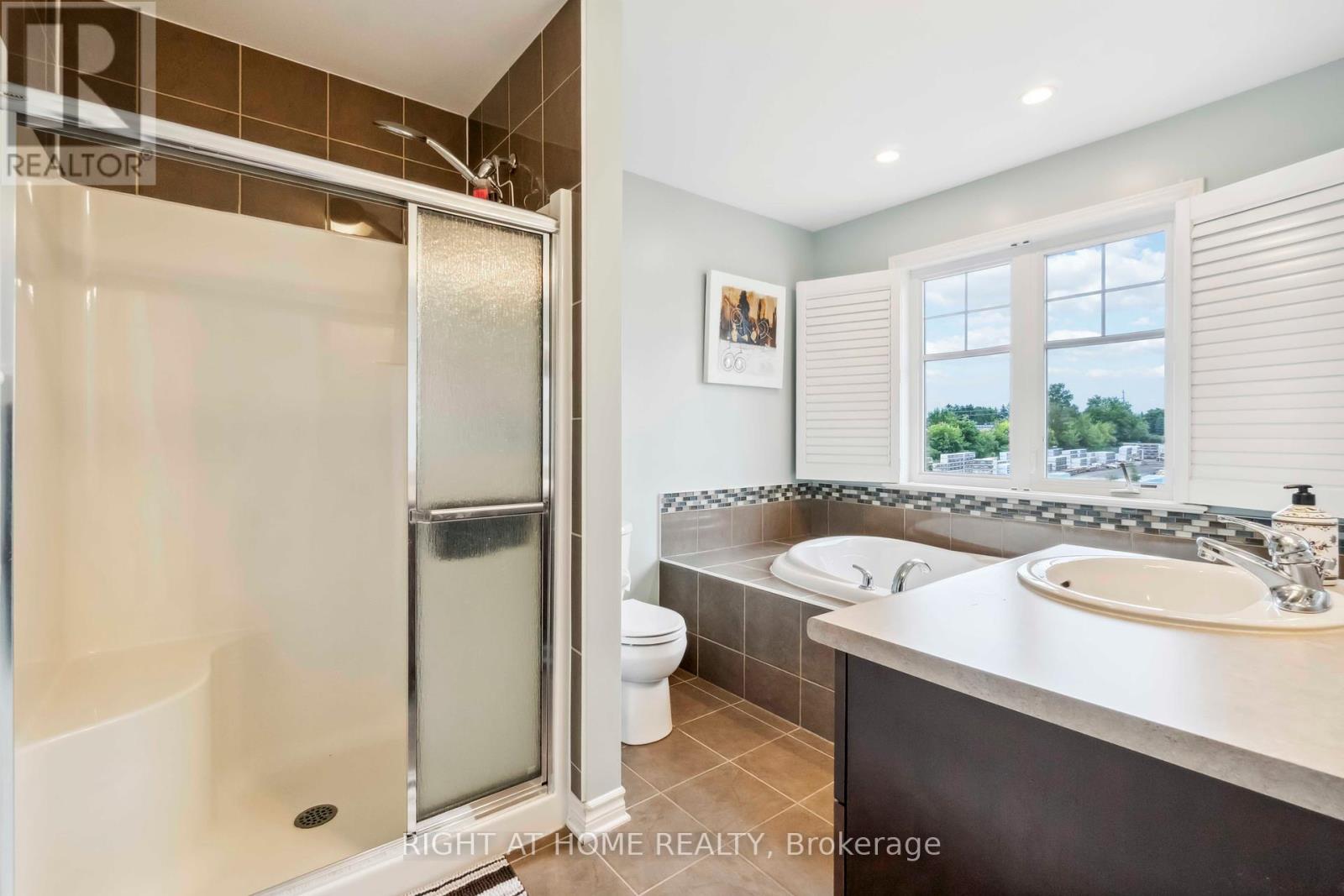 Photo 16 of 163 Mojave Crescent, Ottawa ON