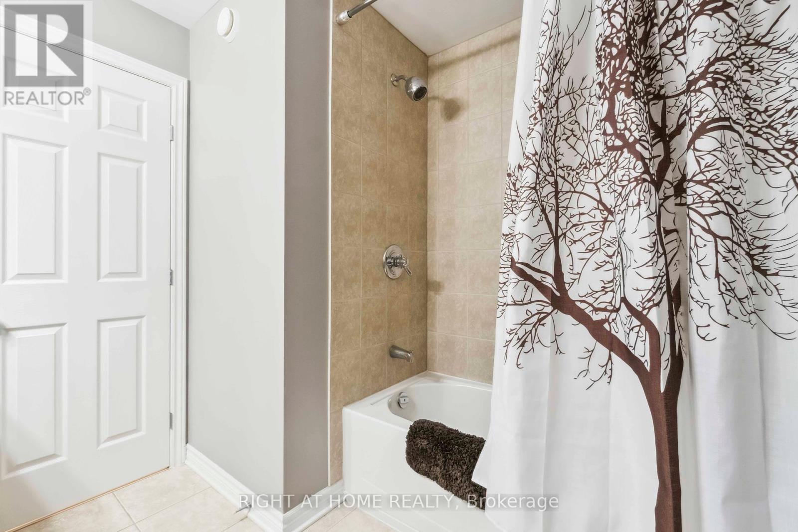 Photo 20 of 163 Mojave Crescent, Ottawa ON