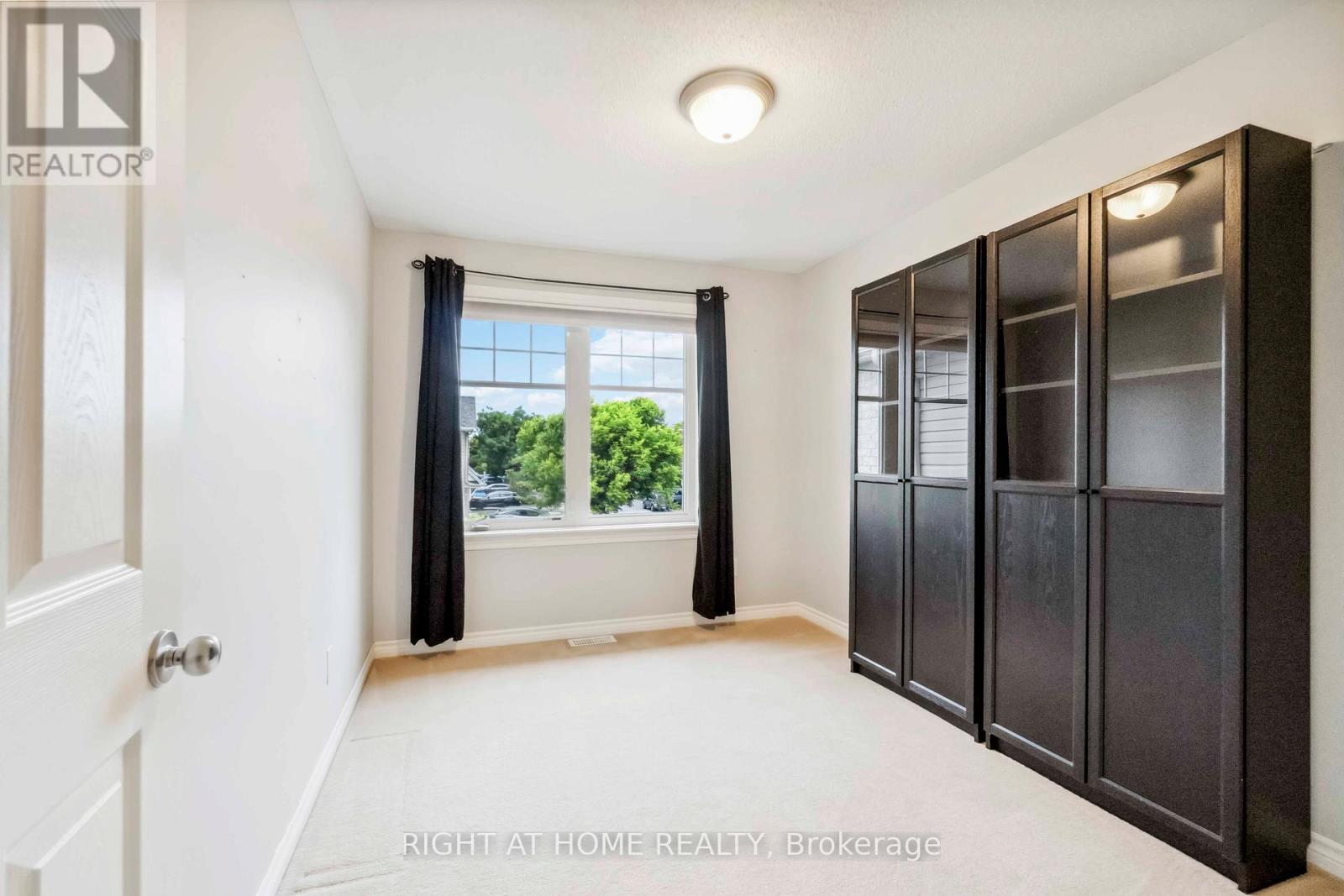 Photo 23 of 163 Mojave Crescent, Ottawa ON