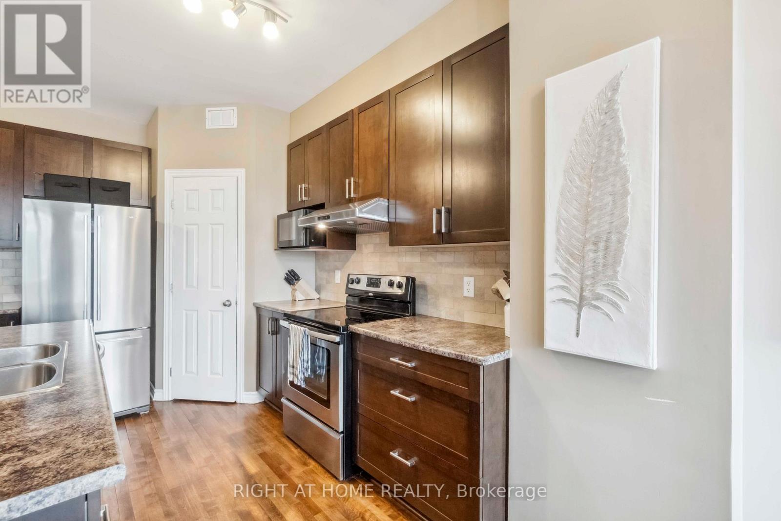 Photo 7 of 163 Mojave Crescent, Ottawa ON