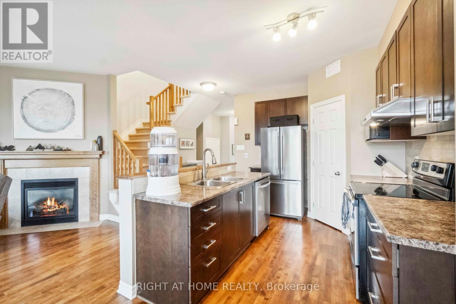 Photo 9 of 163 Mojave Crescent, Ottawa ON