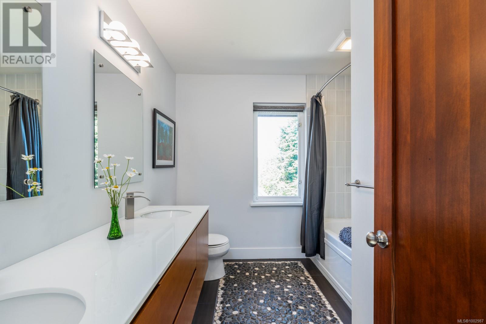 5605 Parker Ave, Saanich