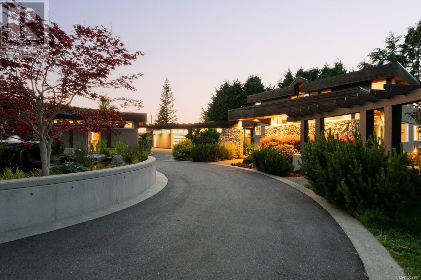 5605 Parker Ave, Saanich