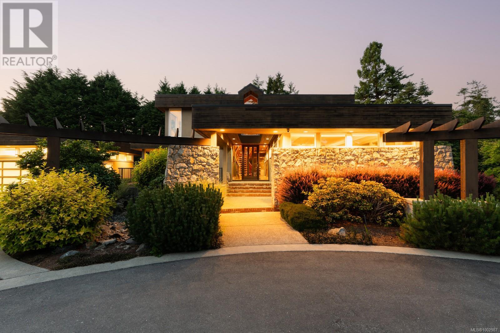 5605 Parker Ave, Saanich