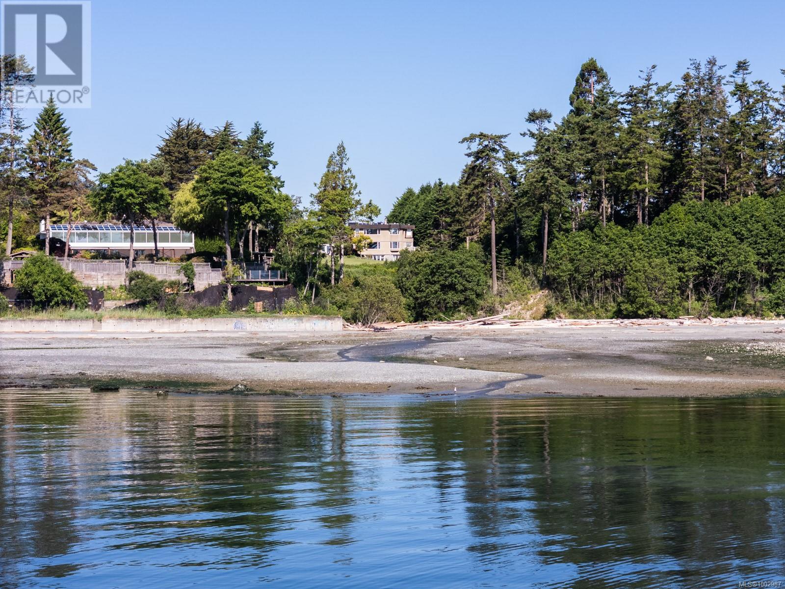 5605 Parker Ave, Saanich