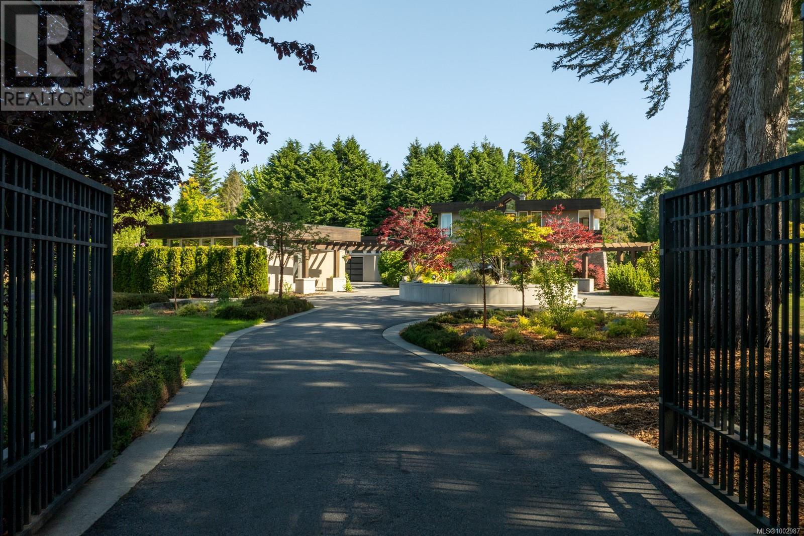 5605 Parker Ave, Saanich