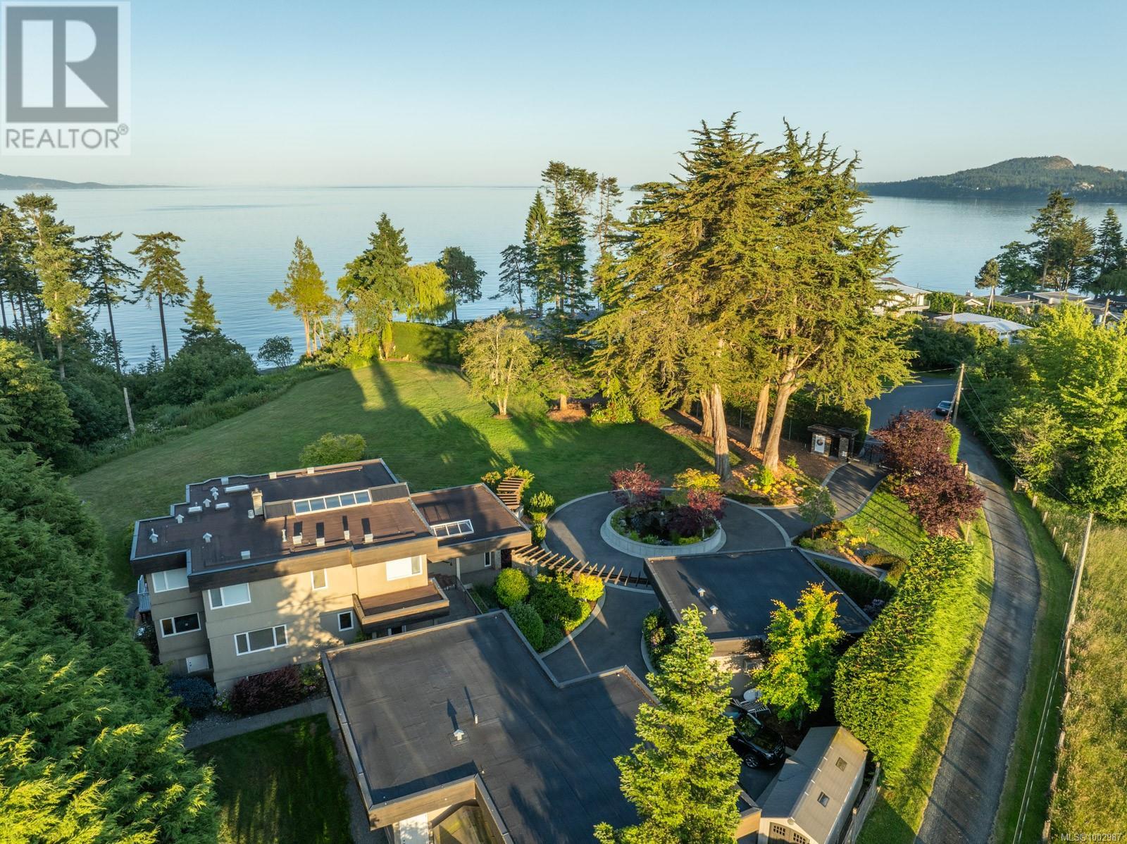 5605 Parker Ave, Saanich