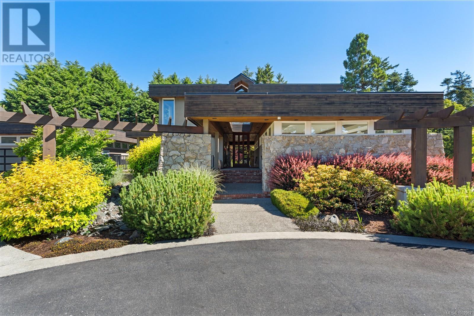 5605 Parker Ave, Saanich