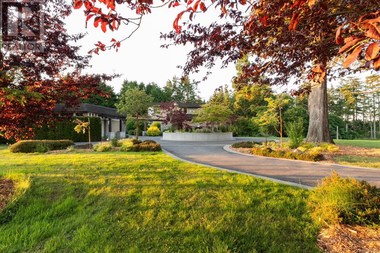 5605 Parker Ave, Saanich