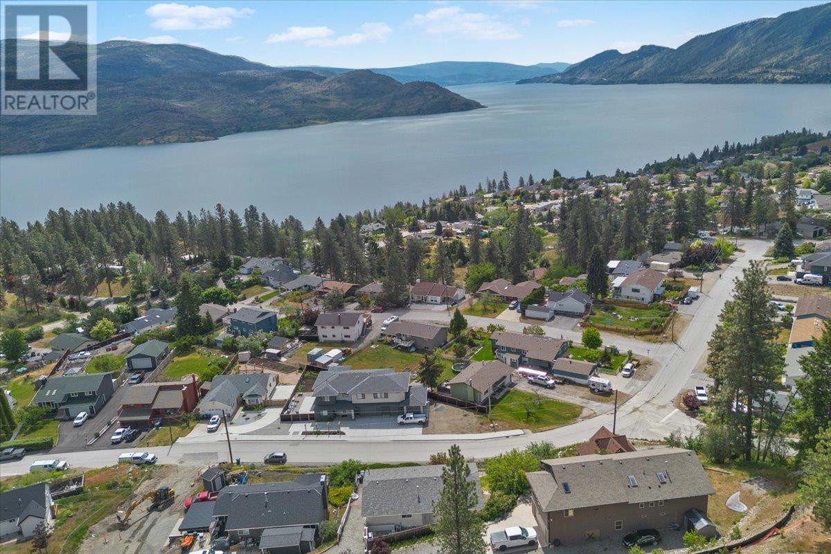  5956 Victoria Street, Peachland