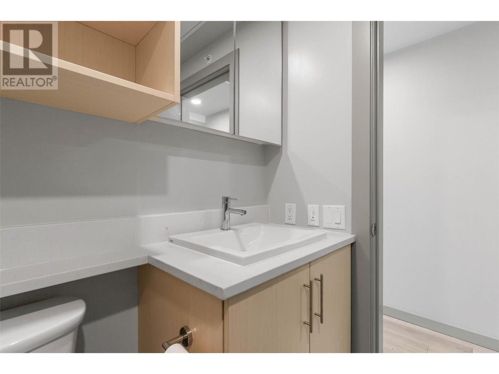 224 345 Dougall Road North, Kelowna