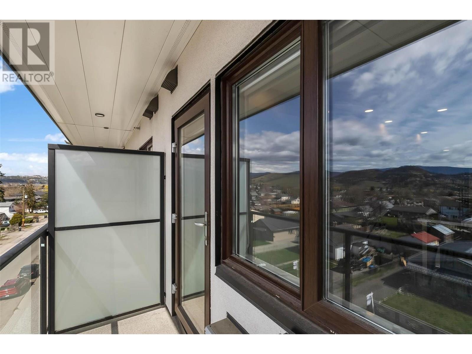 224 345 Dougall Road North, Kelowna