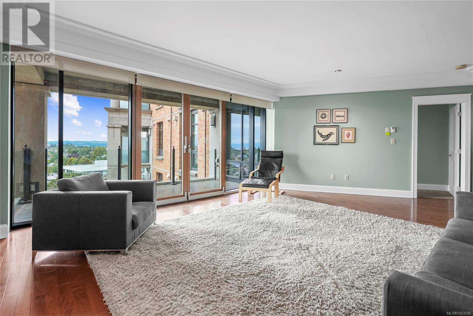 Photo 5 of 506 847 Dunsmuir Rd, Esquimalt BC