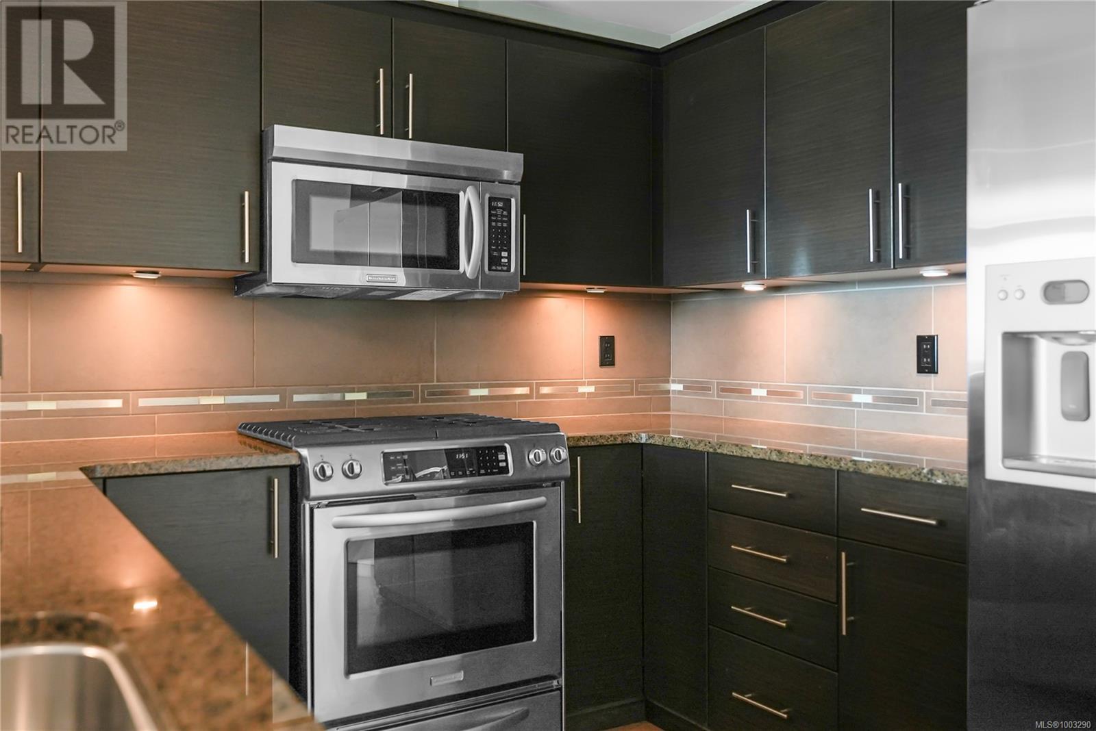 Photo 10 of 506 847 Dunsmuir Rd, Esquimalt BC
