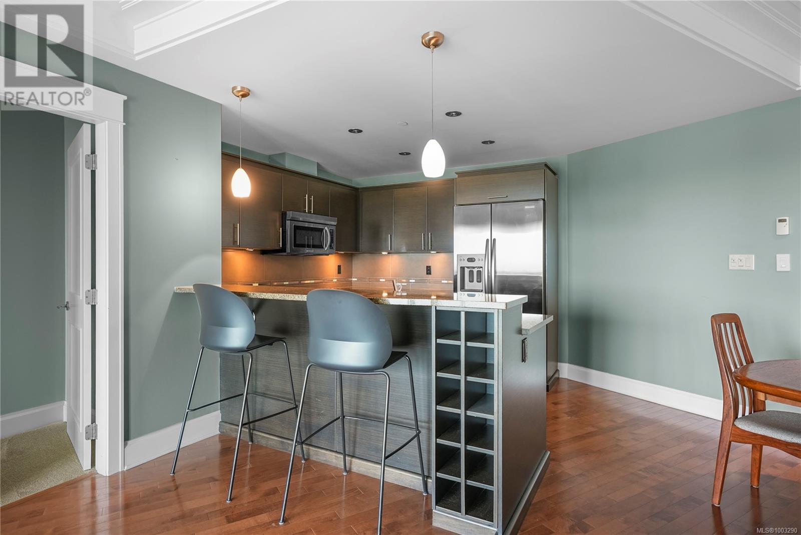 Photo 8 of 506 847 Dunsmuir Rd, Esquimalt BC