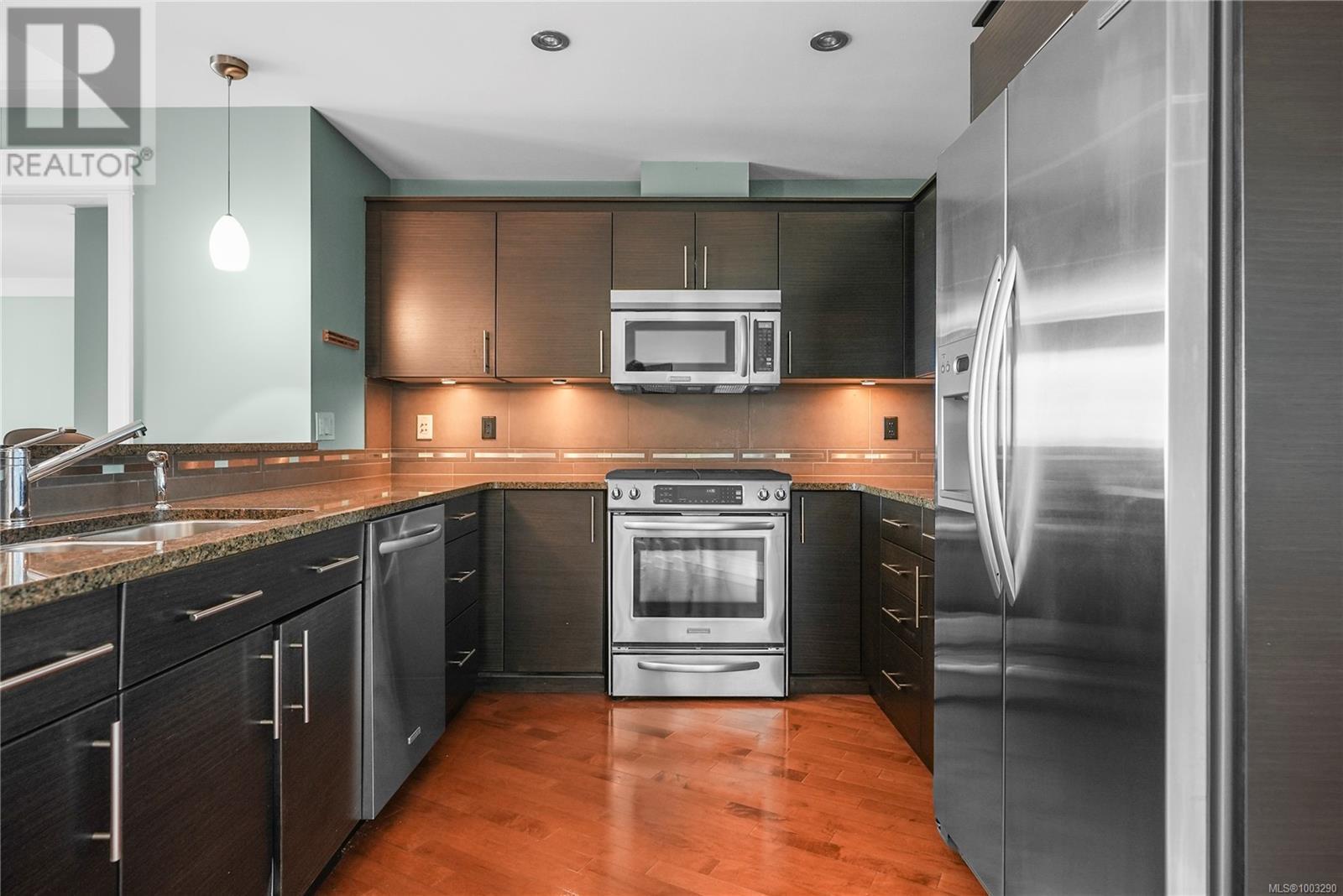 Photo 9 of 506 847 Dunsmuir Rd, Esquimalt BC