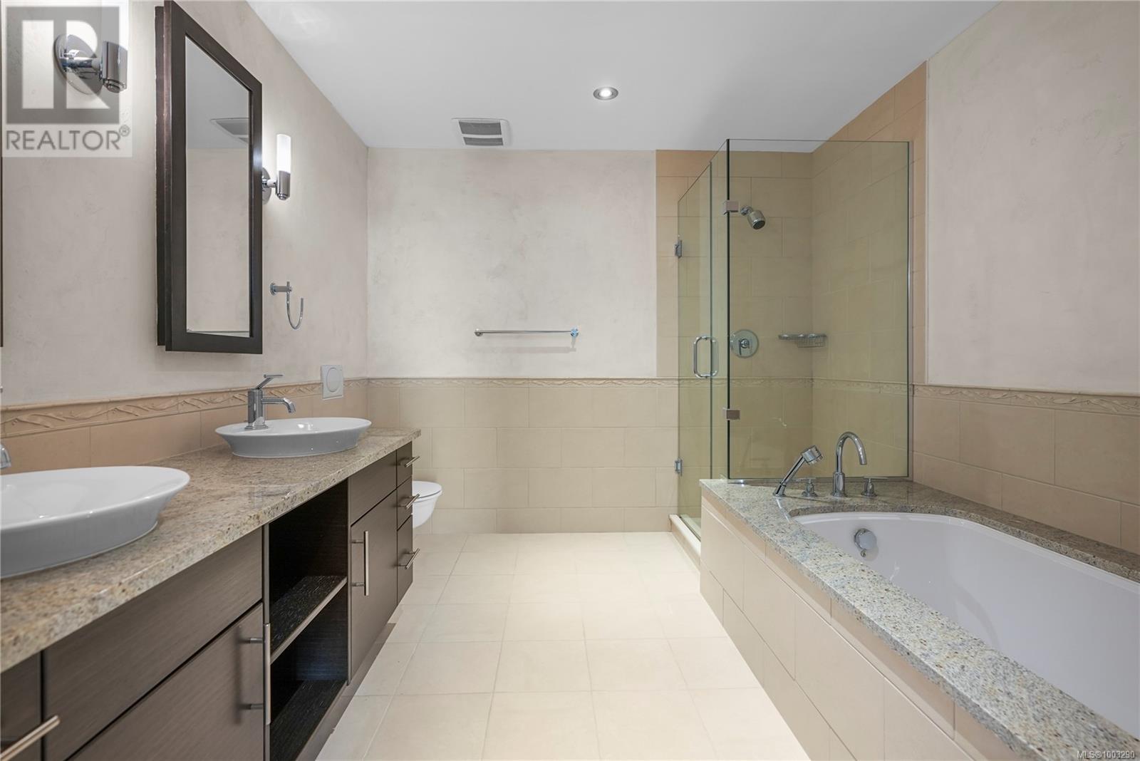 Photo 15 of 506 847 Dunsmuir Rd, Esquimalt BC