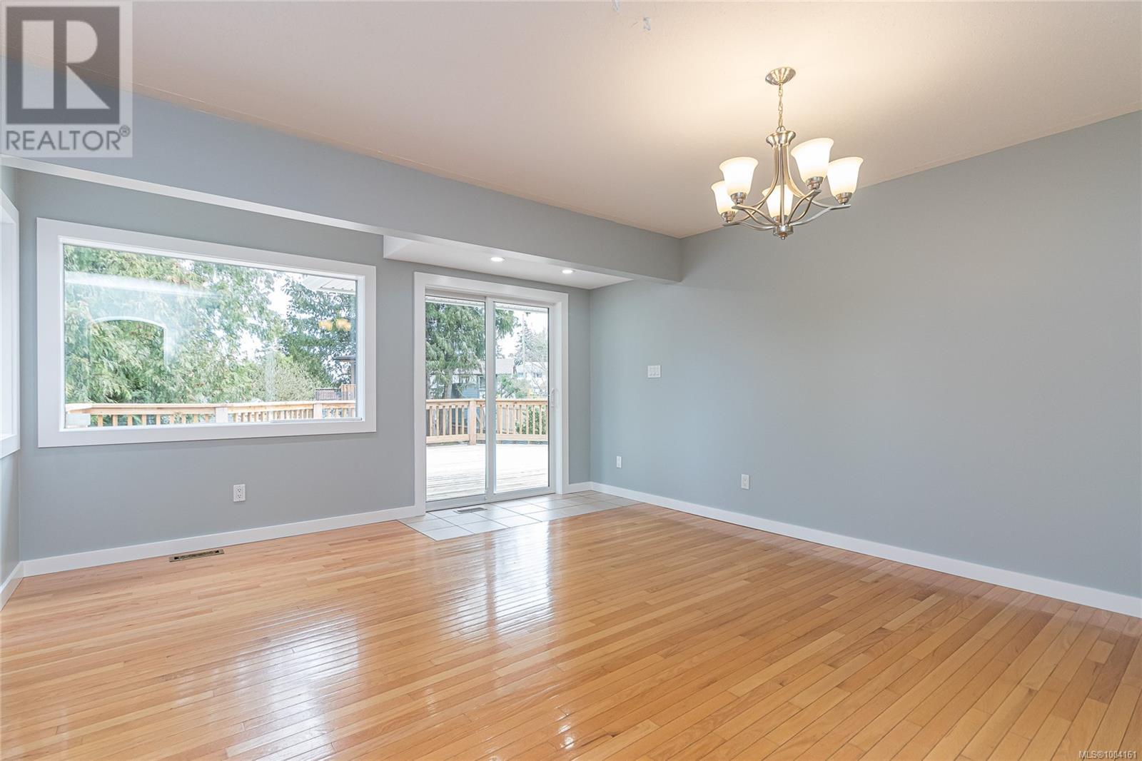Photo 11 of 621 Wallace Pl, Ladysmith BC
