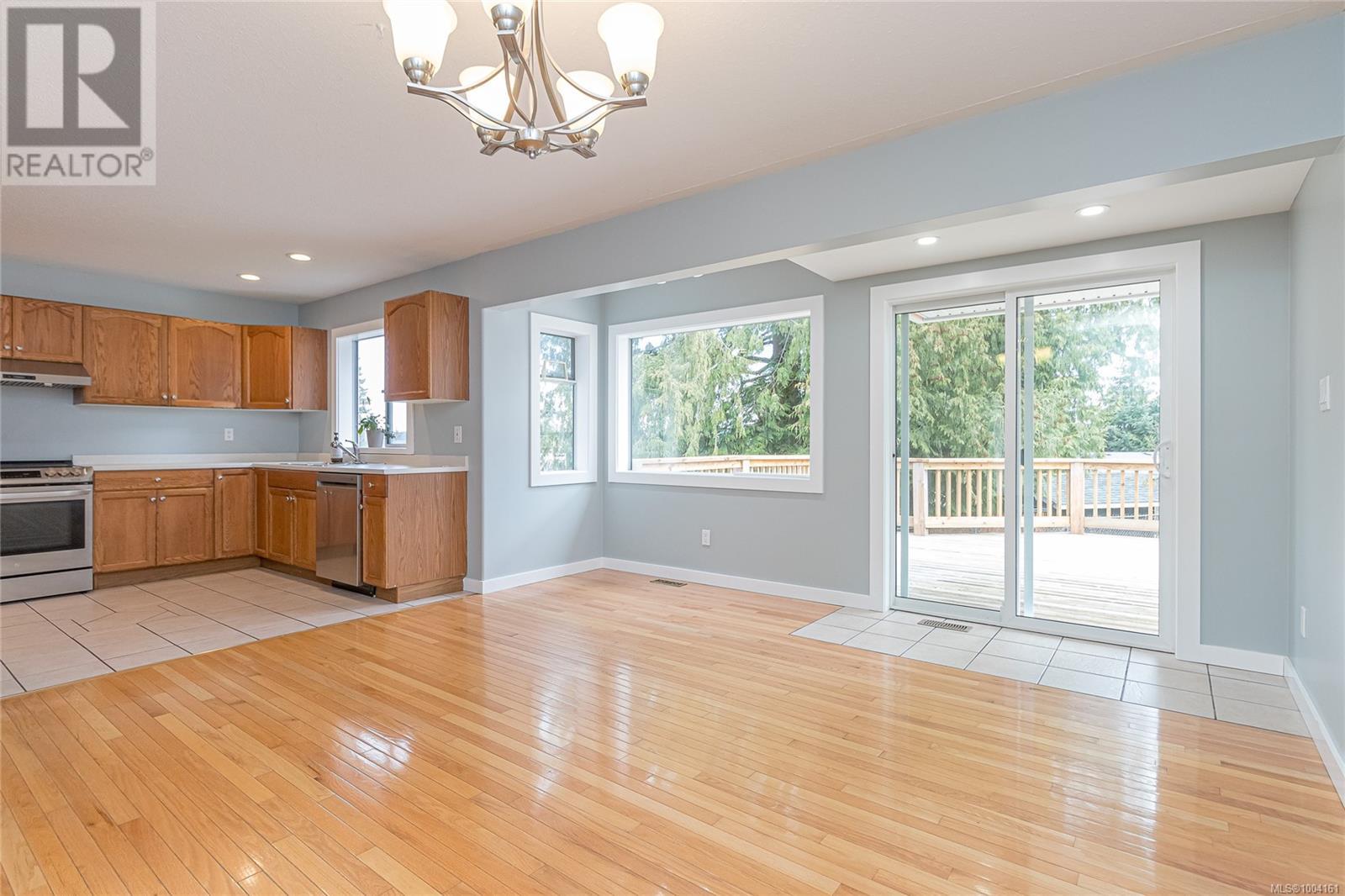 Photo 12 of 621 Wallace Pl, Ladysmith BC