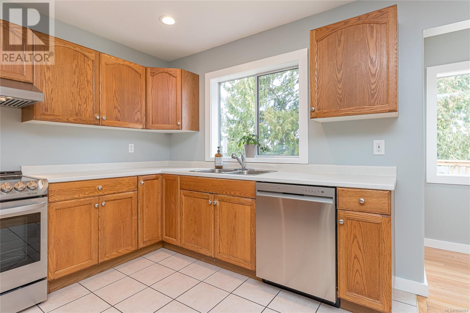 Photo 15 of 621 Wallace Pl, Ladysmith BC