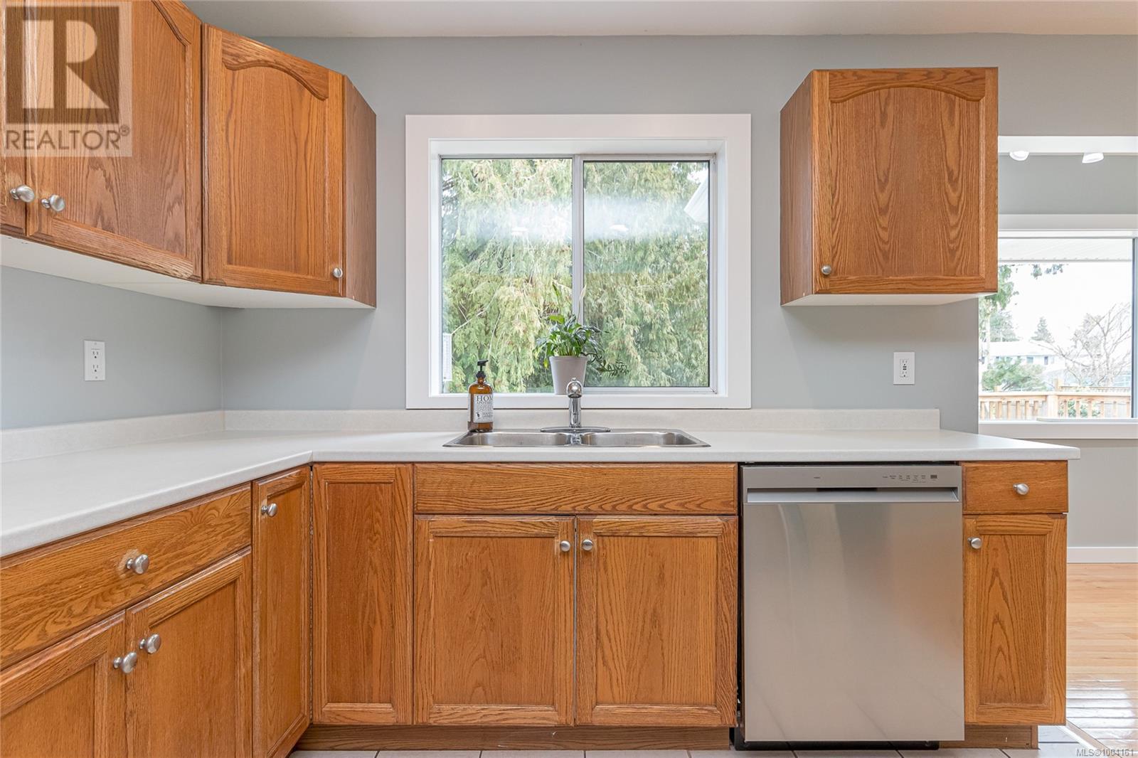 Photo 16 of 621 Wallace Pl, Ladysmith BC