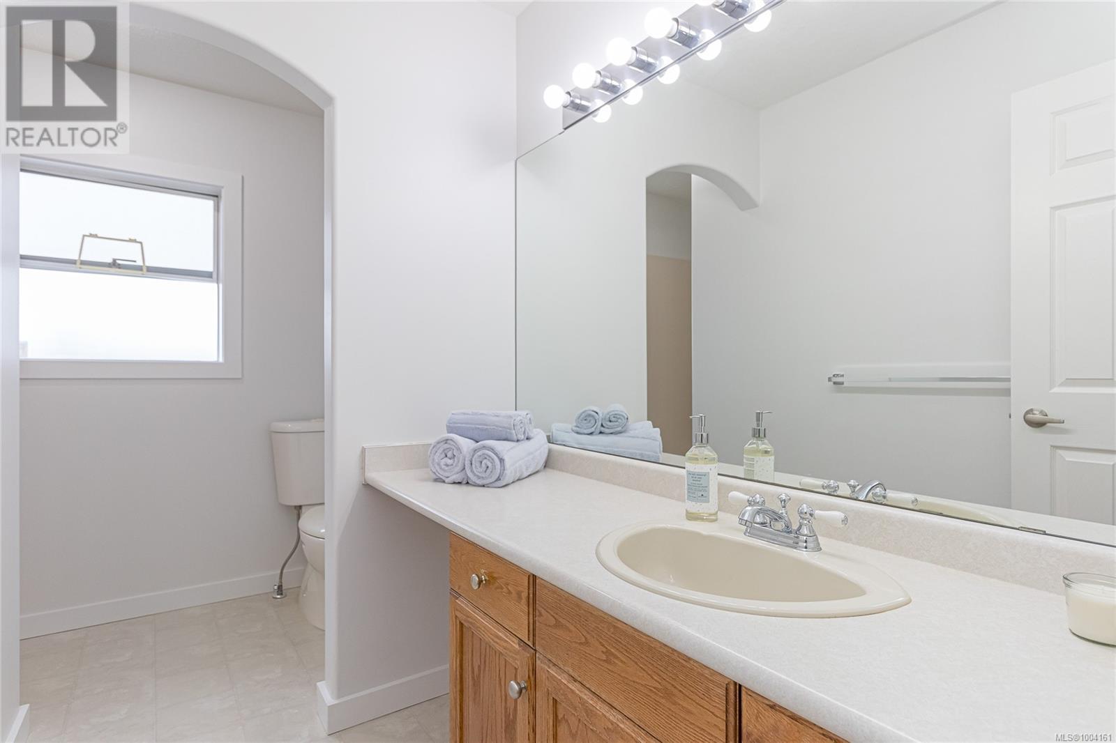 Photo 21 of 621 Wallace Pl, Ladysmith BC
