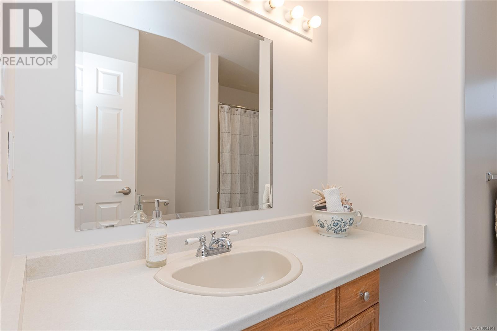 Photo 24 of 621 Wallace Pl, Ladysmith BC