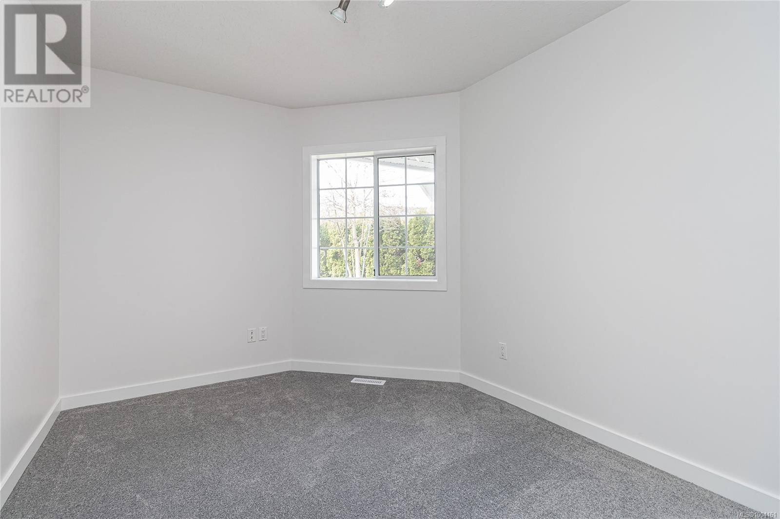 Photo 25 of 621 Wallace Pl, Ladysmith BC