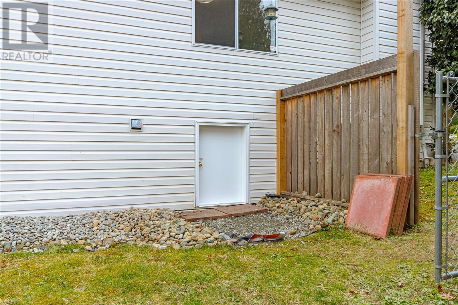 Photo 30 of 621 Wallace Pl, Ladysmith BC