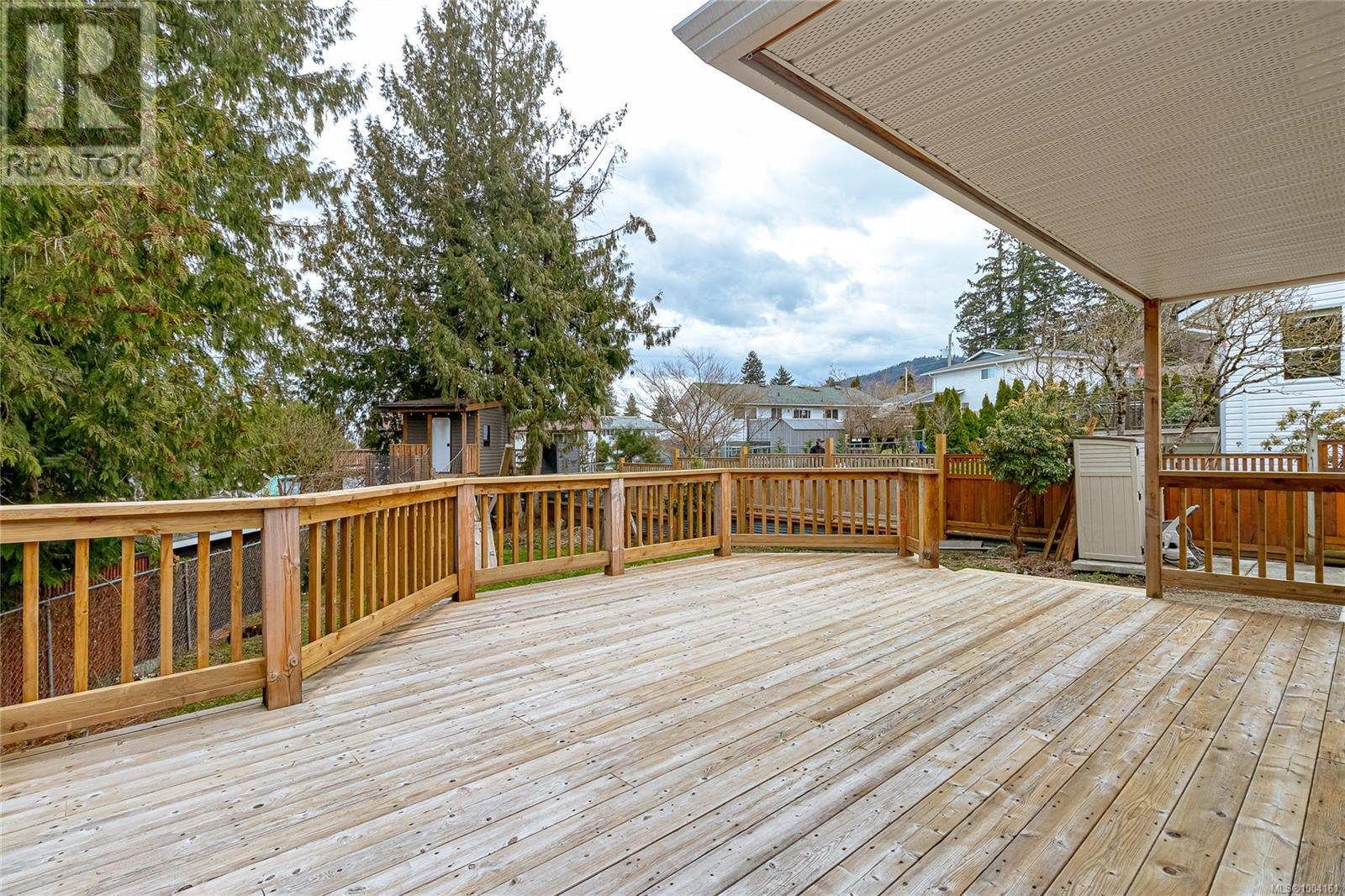 Photo 33 of 621 Wallace Pl, Ladysmith BC