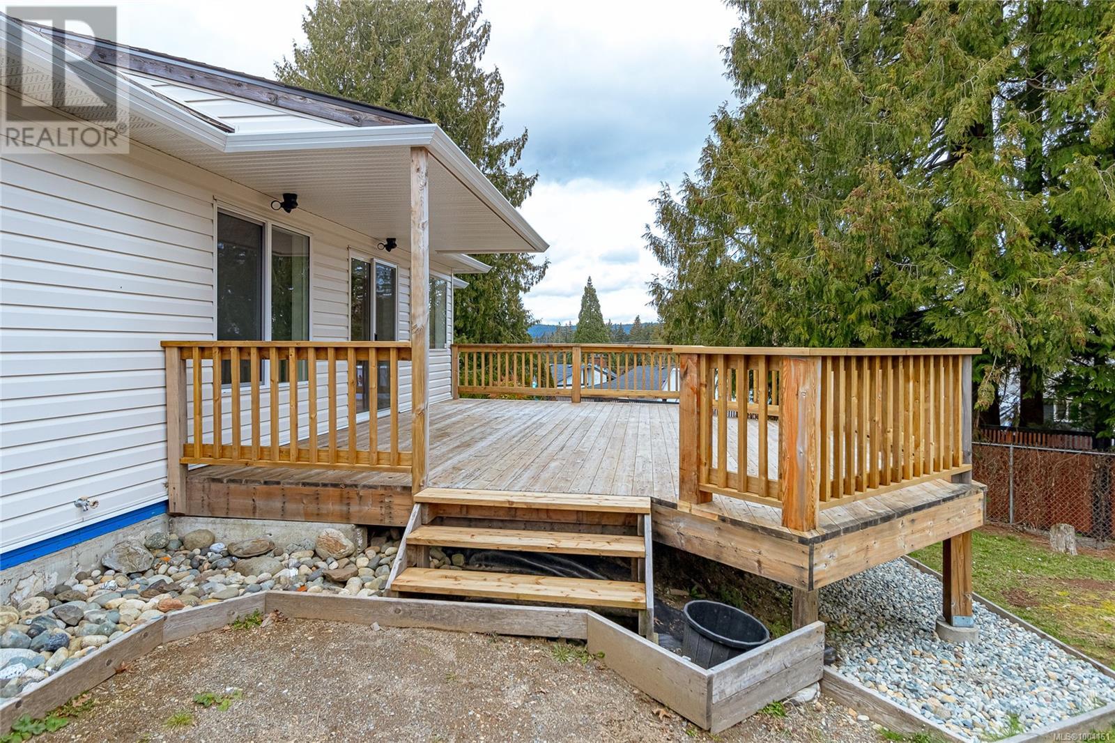 Photo 35 of 621 Wallace Pl, Ladysmith BC
