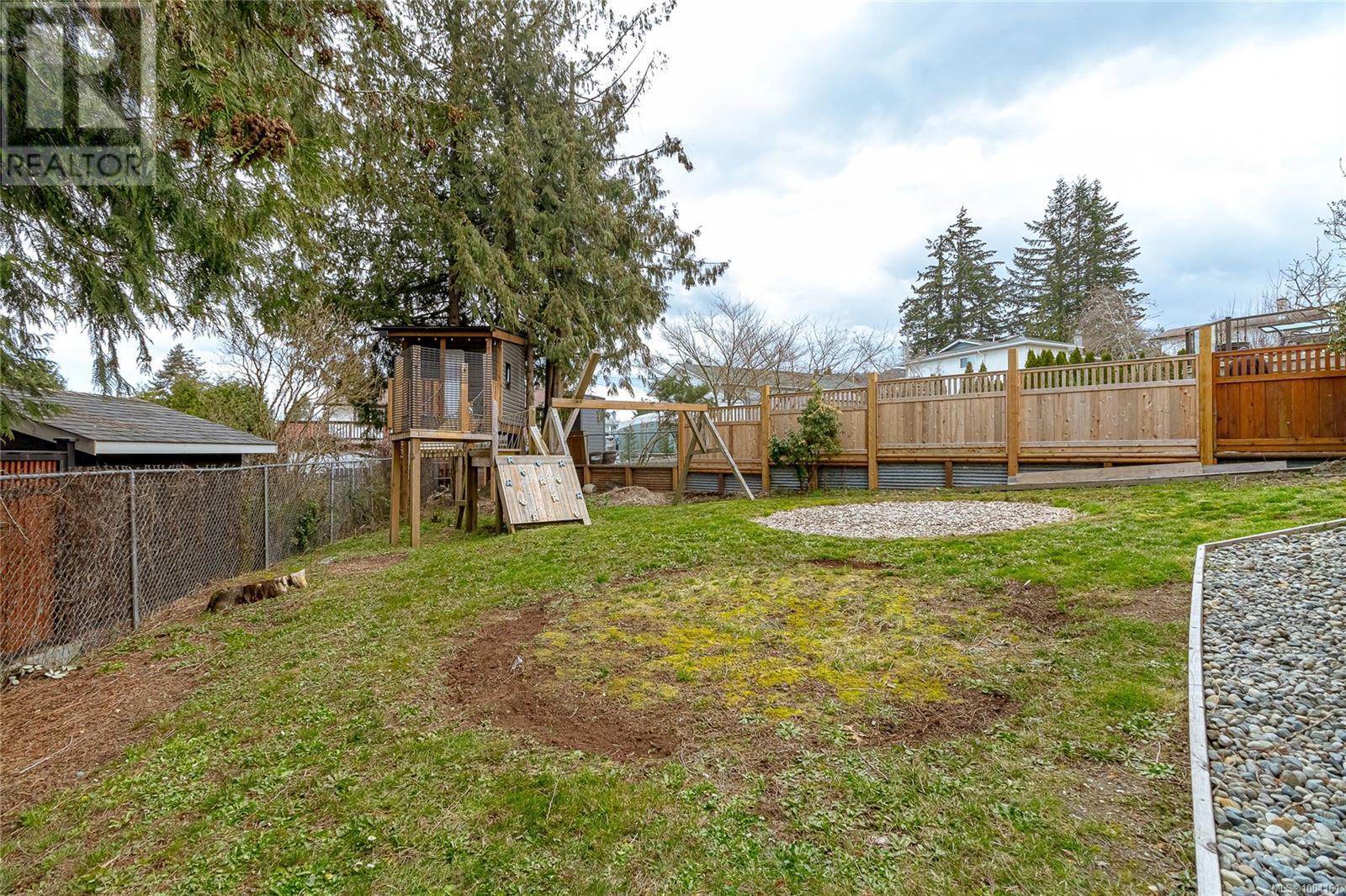 Photo 38 of 621 Wallace Pl, Ladysmith BC